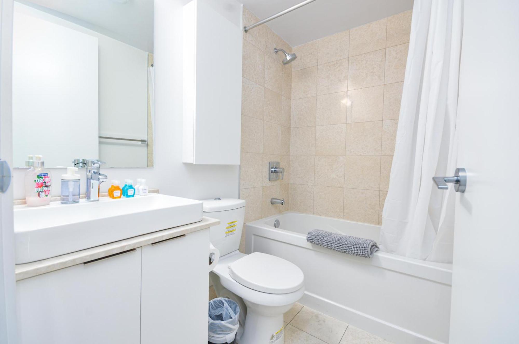 Downtown Toronto Condo Near Cn Tower, Scotiabank Arena, Rogers Centre, Union Station Exterior foto