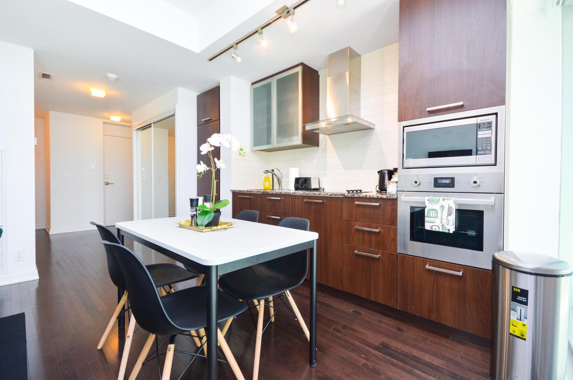 Downtown Toronto Condo Near Cn Tower, Scotiabank Arena, Rogers Centre, Union Station Exterior foto