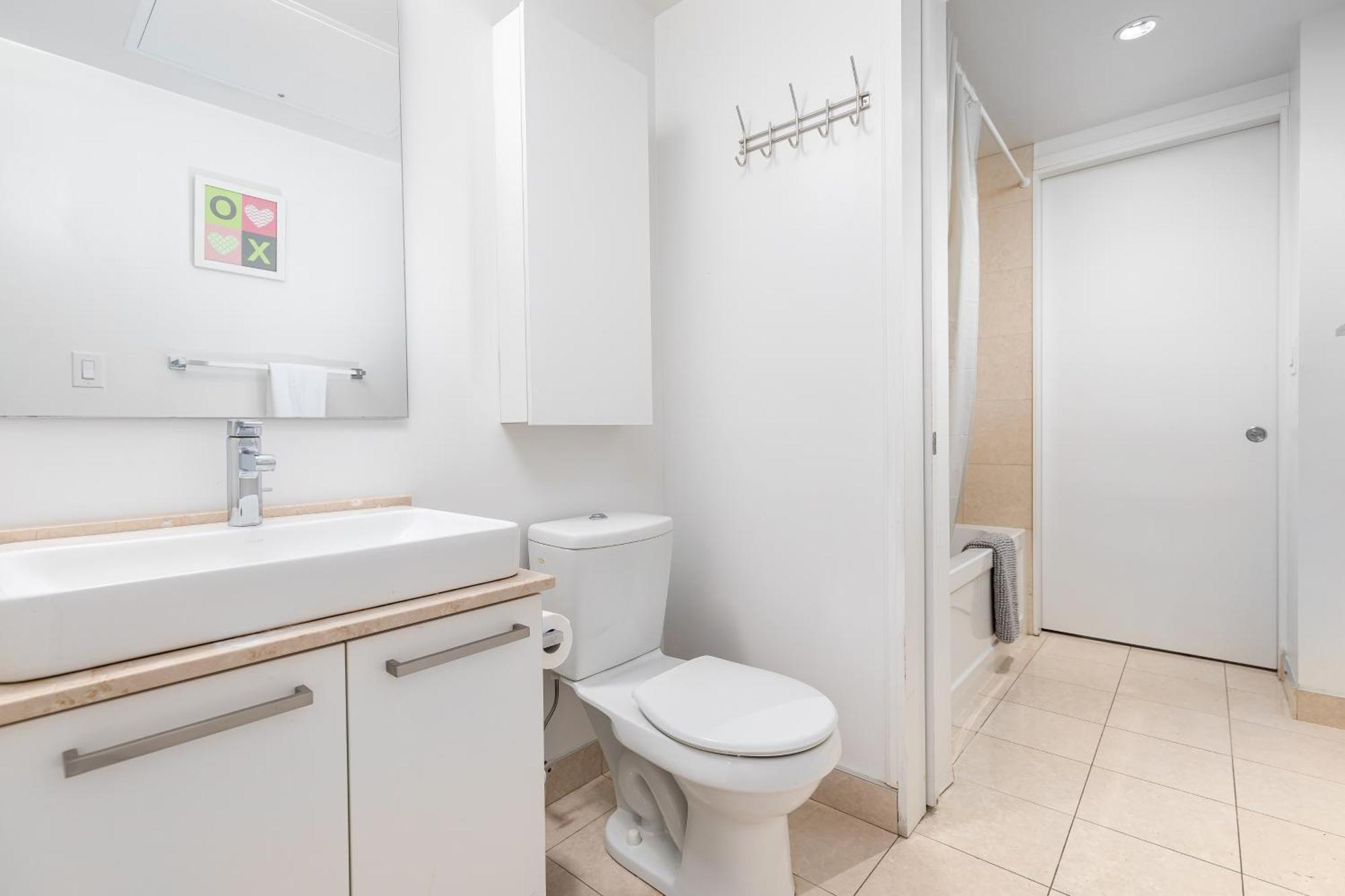 Downtown Toronto Condo Near Cn Tower, Scotiabank Arena, Rogers Centre, Union Station Exterior foto