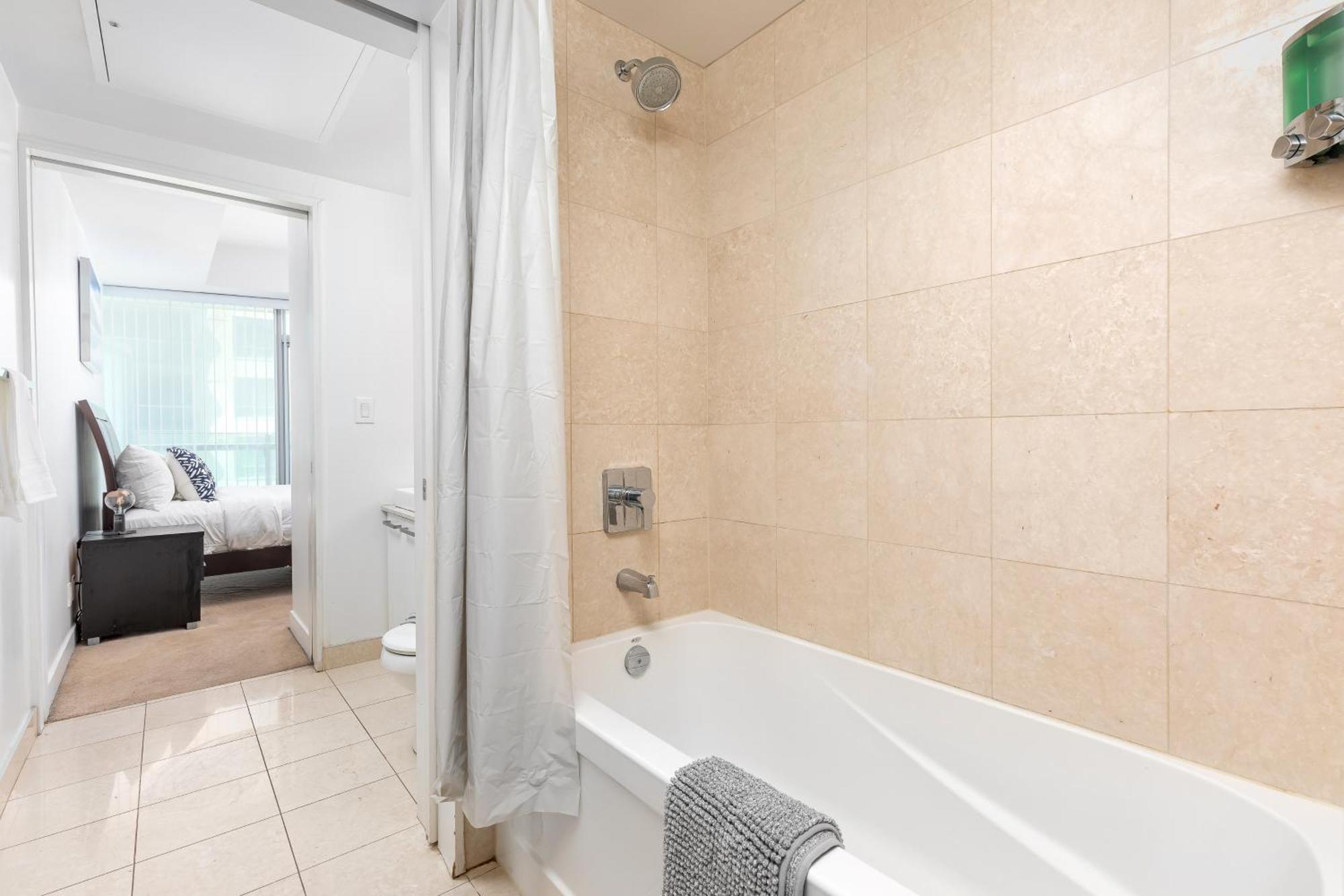 Downtown Toronto Condo Near Cn Tower, Scotiabank Arena, Rogers Centre, Union Station Exterior foto